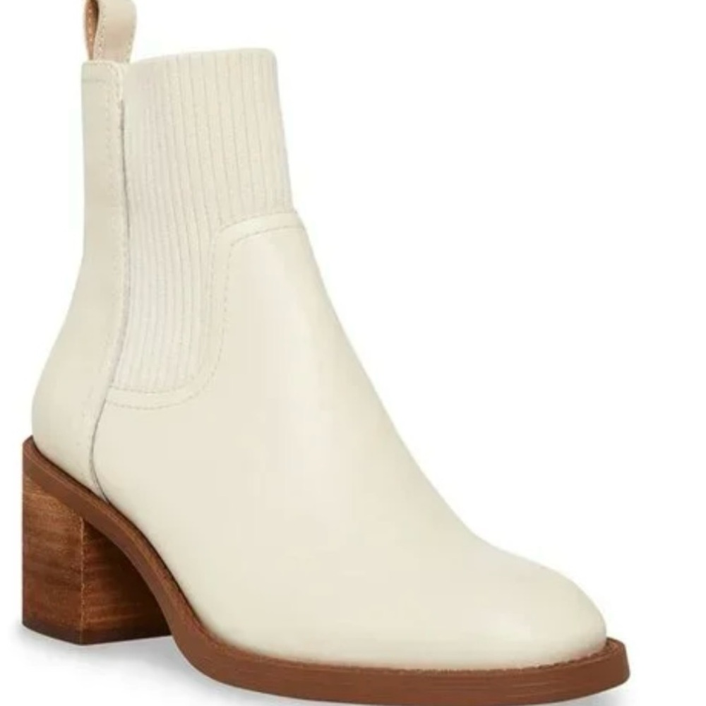 NWT Admire bone lea Steve Madden, size 8.